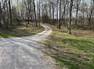 909 Angus Rd, Canmer, KY 42722