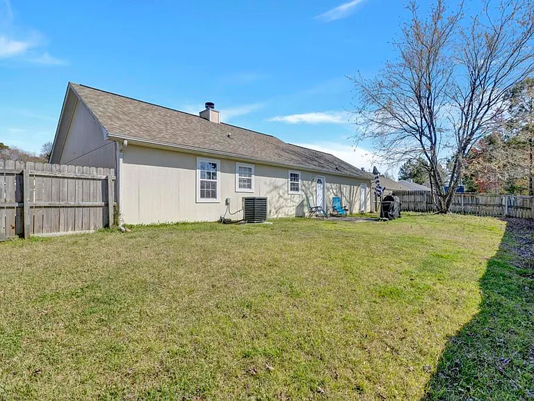 110 Foxlair Dr — Photo 18
