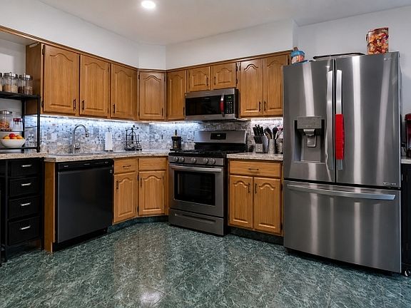 4th image of 675 R Garden St #1