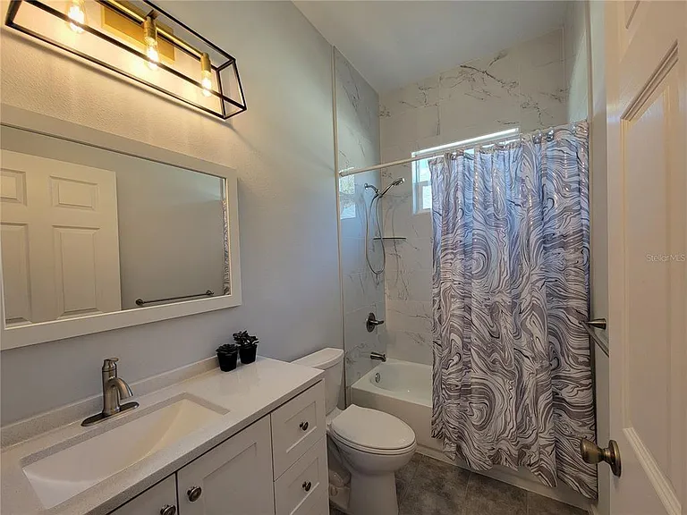 2646 Logsdon St — Photo 12