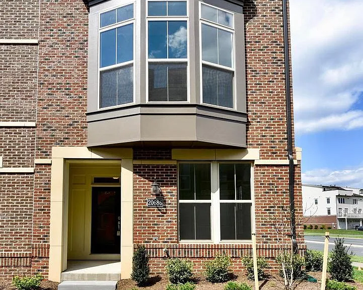 20686 Glenmont Ter — Photo 1