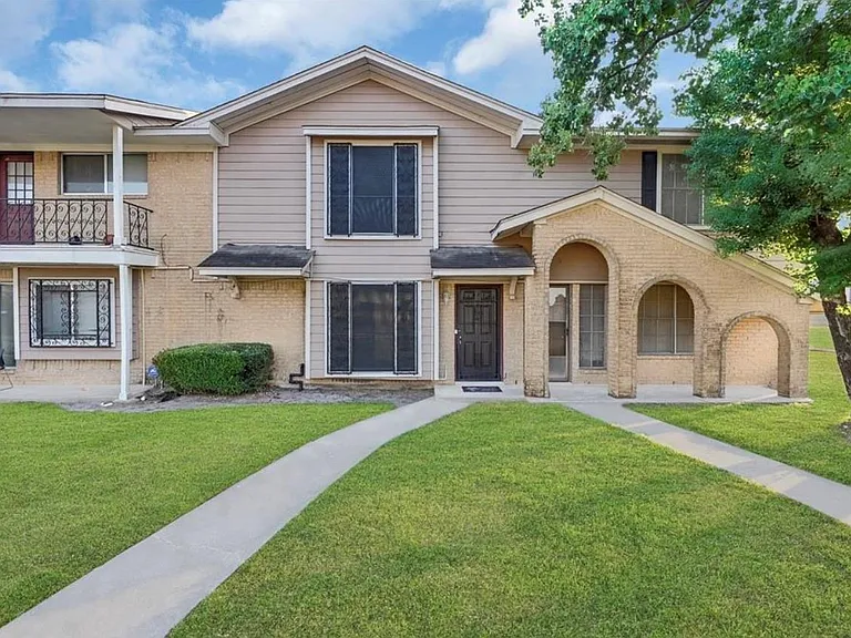 13517 Castilian Dr #1 — Photo 1