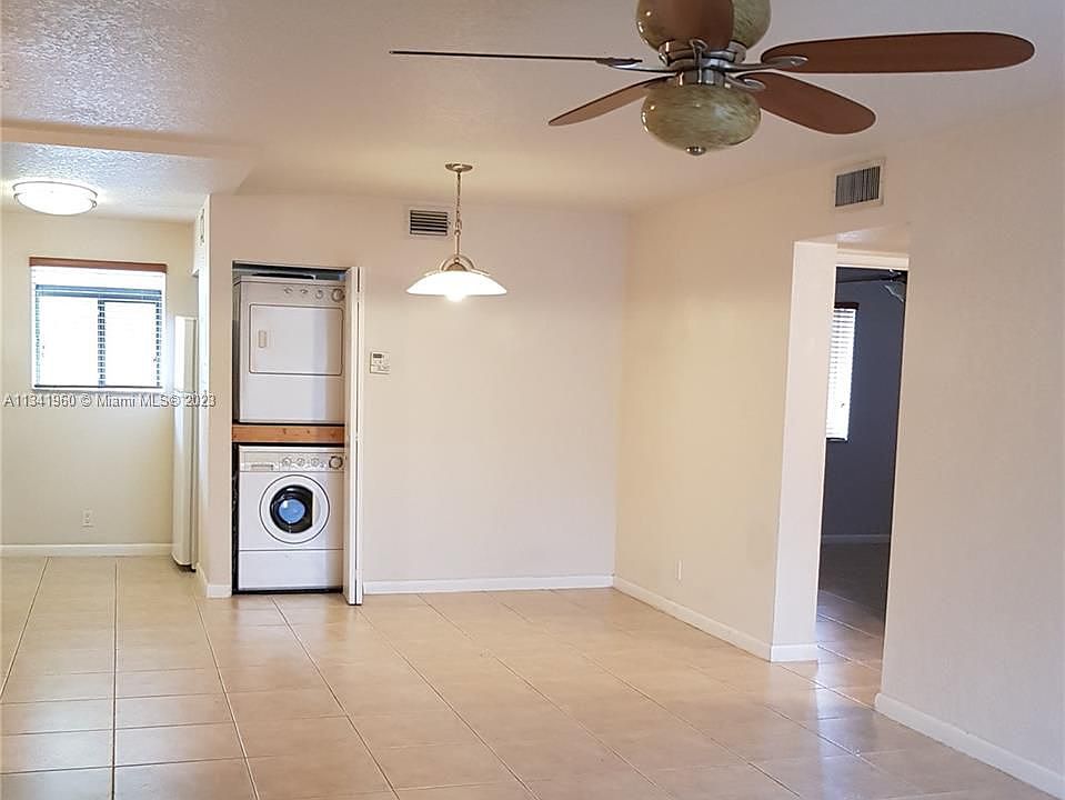 1st image of 509 Gardens Dr APT 202