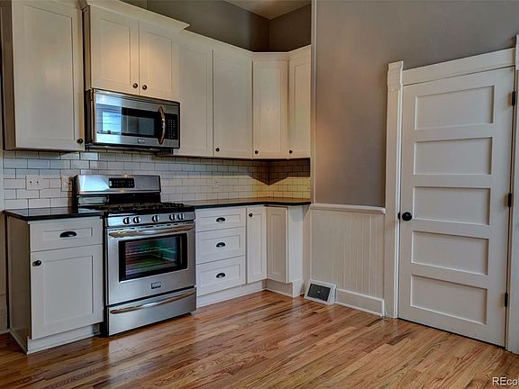 5th image of 936 N Mariposa St