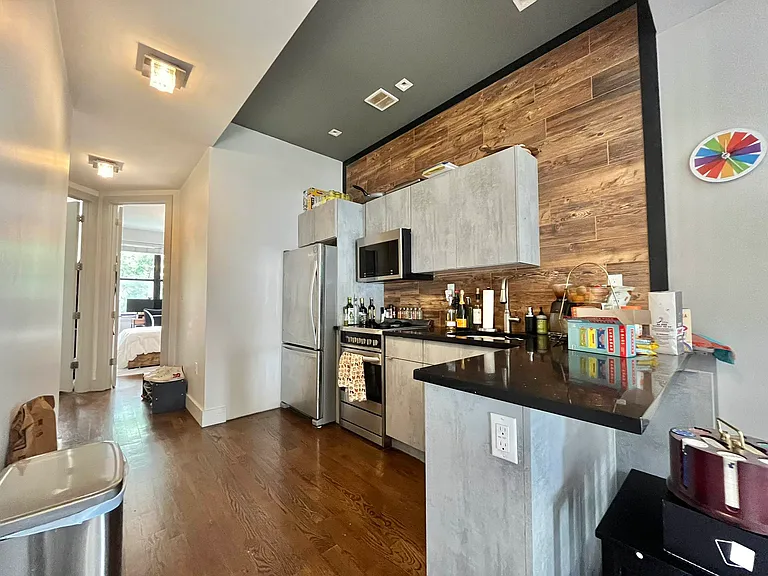 376 Graham Ave #2R — Photo 2