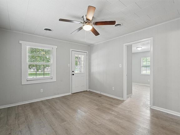 4th image of 506 E 15th St