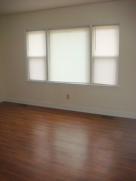 2nd image of 204 Sandalwood Dr