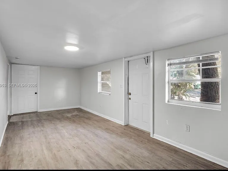 914 NW 80th St — Photo 5