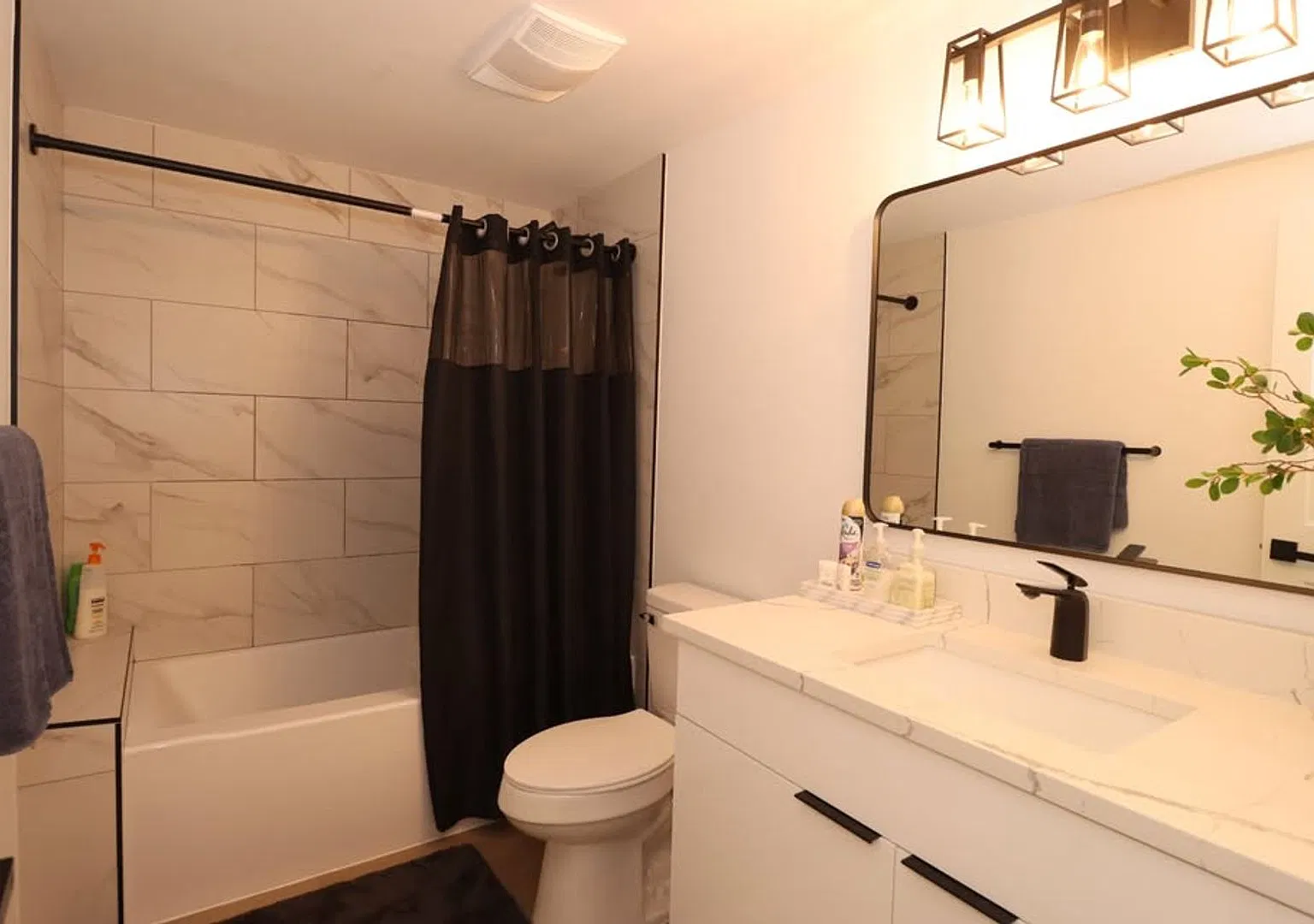 Affordable Commuter Magnolia 2-Bed Home — Photo 3
