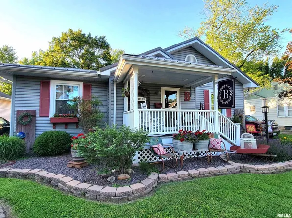 413 E 5th St, Flora, IL 62839