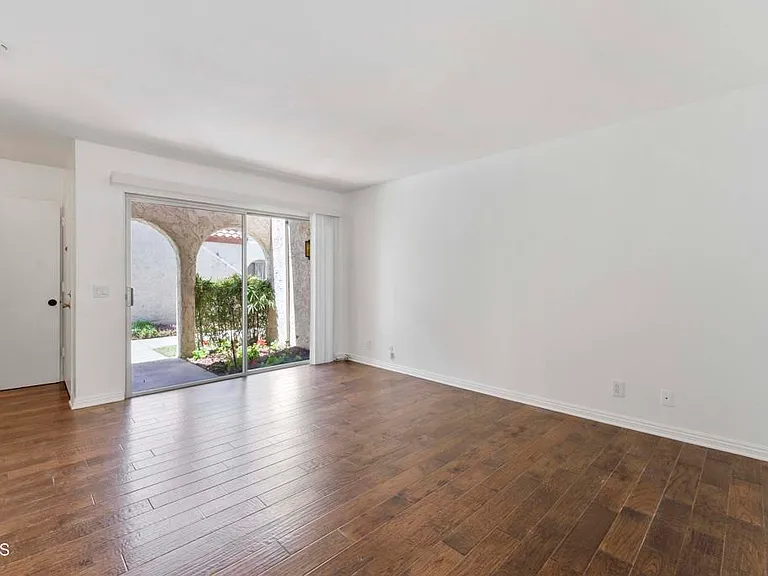 1316 Elm Ave #8 — Photo 3