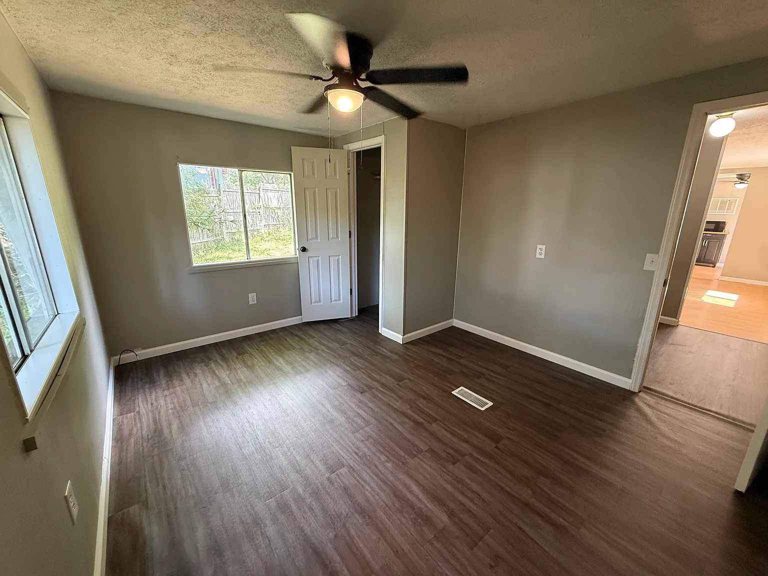 2 bed, $895 — Photo 2