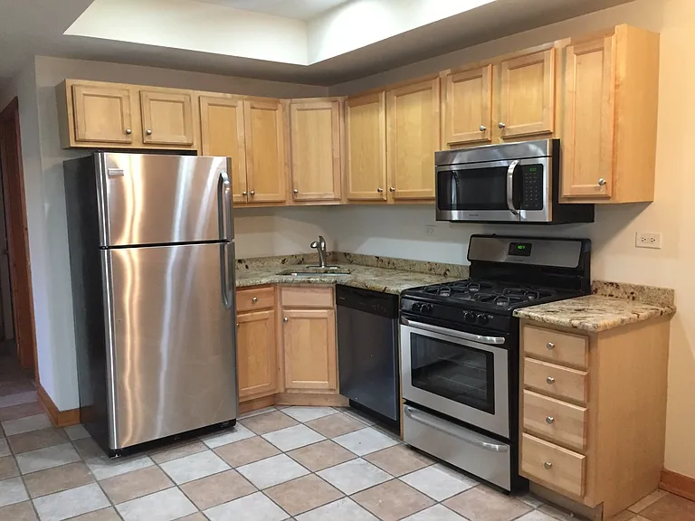 1521 N Bosworth Ave — Photo 1