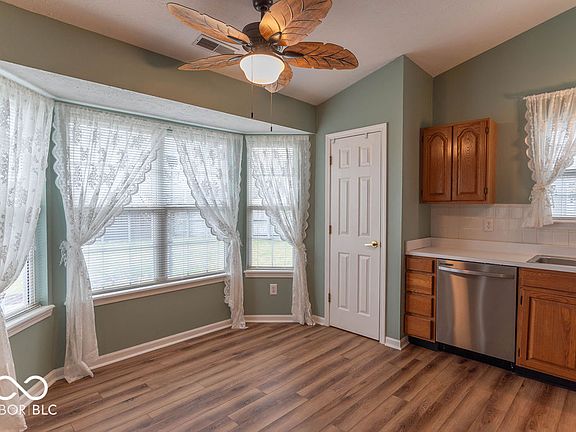 3rd image of 1005 Honeysuckle Ct