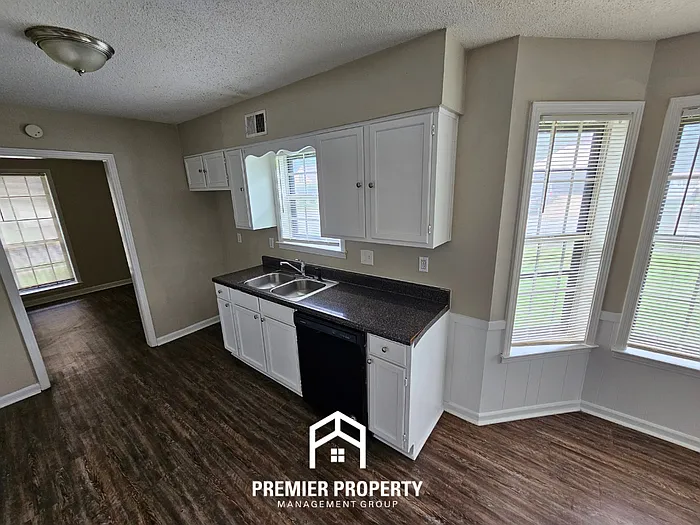 6329 Ridge Manor Dr — Photo 8
