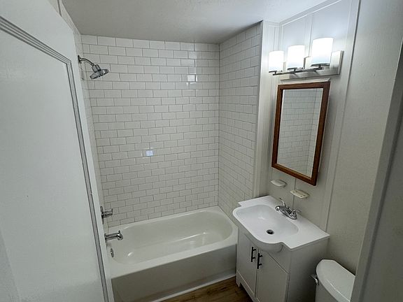 3rd image of 1407 Colin Dr