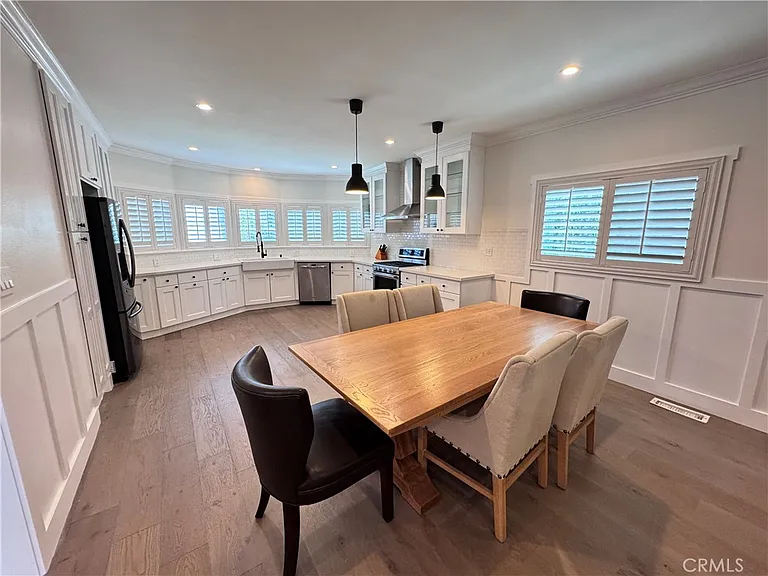 2716 S La Salle Ave — Photo 14