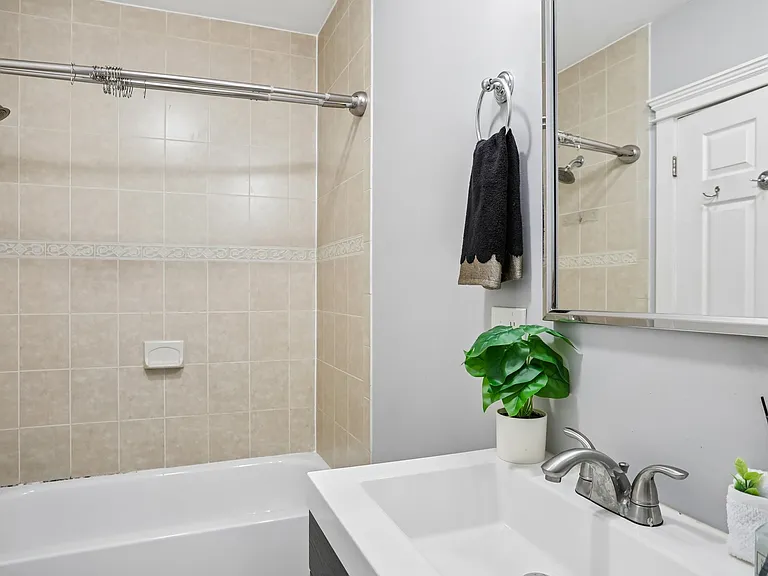 364 7th St #2 — Photo 9