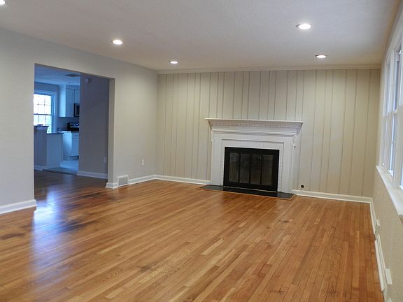 4th image of 2308 Crocker Ave