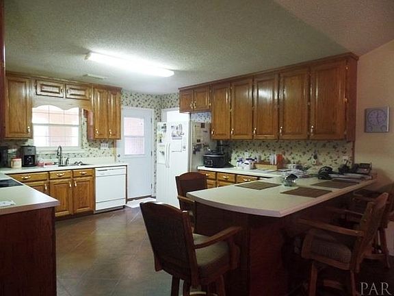 4th image of 409 Herndon Ln