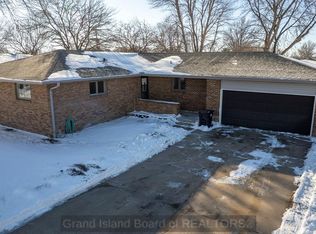 2915 W Stolley Park Rd, Grand Island, NE 68801