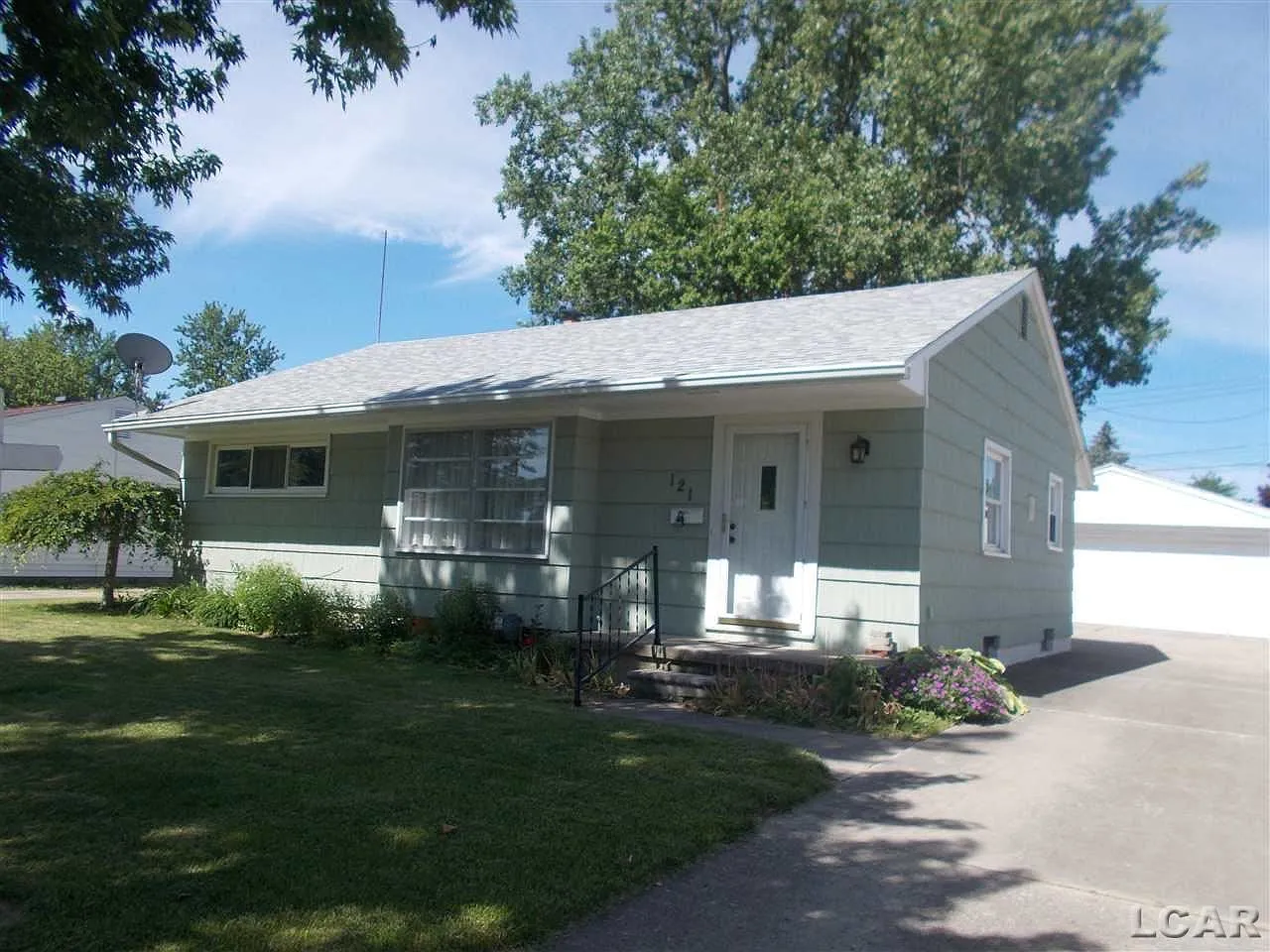 121 Canterbury St photo 1
