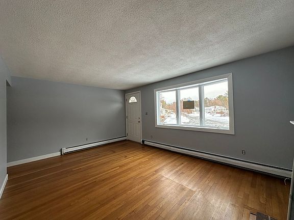 3rd image of 20 Spencer Ave