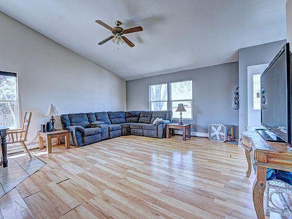 4th image of 526 N Mountain Oak Ct