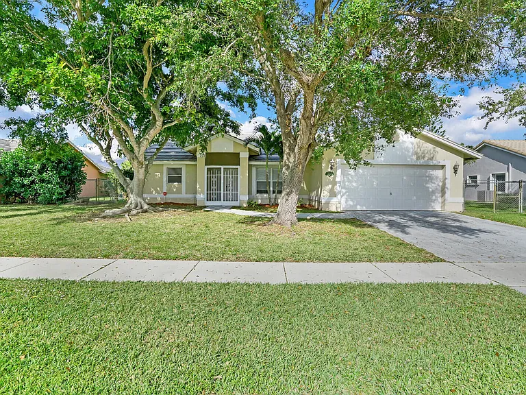 10567 Paso Fino Dr — Photo 2