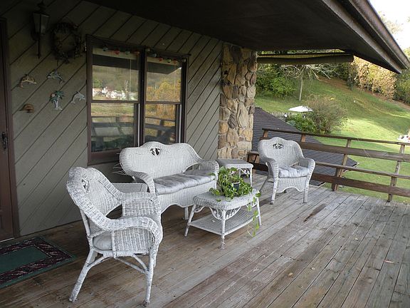 3rd image of 232 River Edge Dr