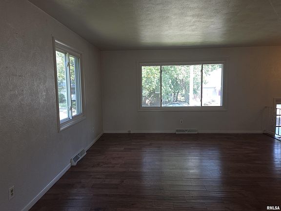 3rd image of 2608 W Fremont St