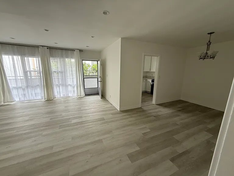 442 S Oakhurst Dr #4 — Photo 11