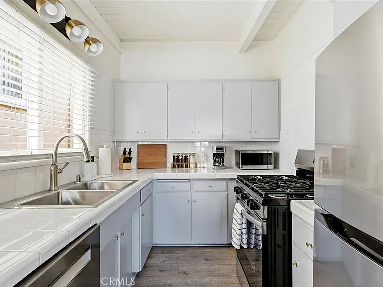 121 Rosecrans Ave #C — Photo 4