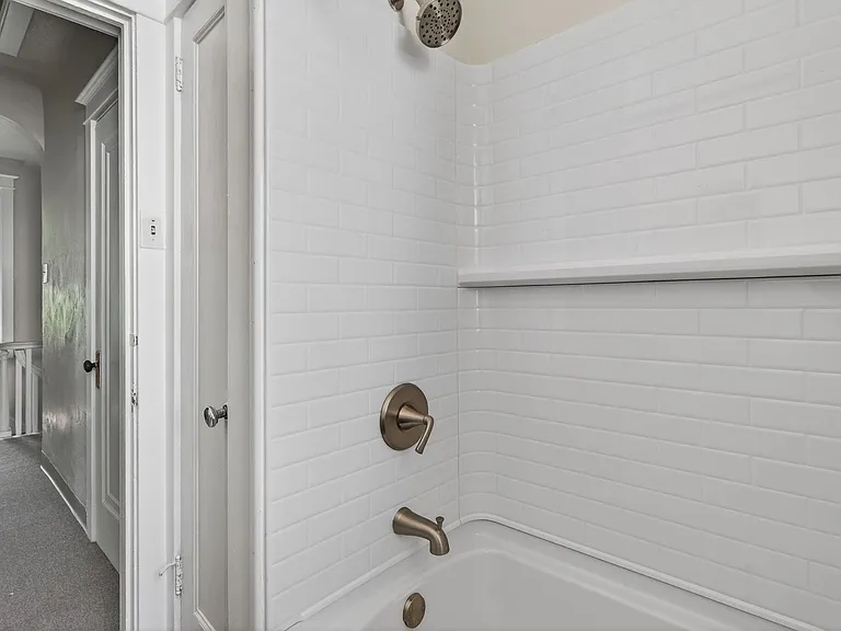 332 W Washington St — Photo 14