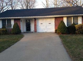 27 Executive Rd, Selden, NY 11784