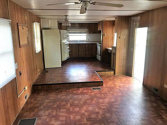 3rd image of 2133 Laurel Ln