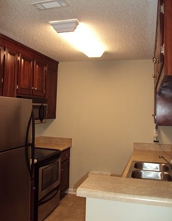 4th image of 131 Concord Ave