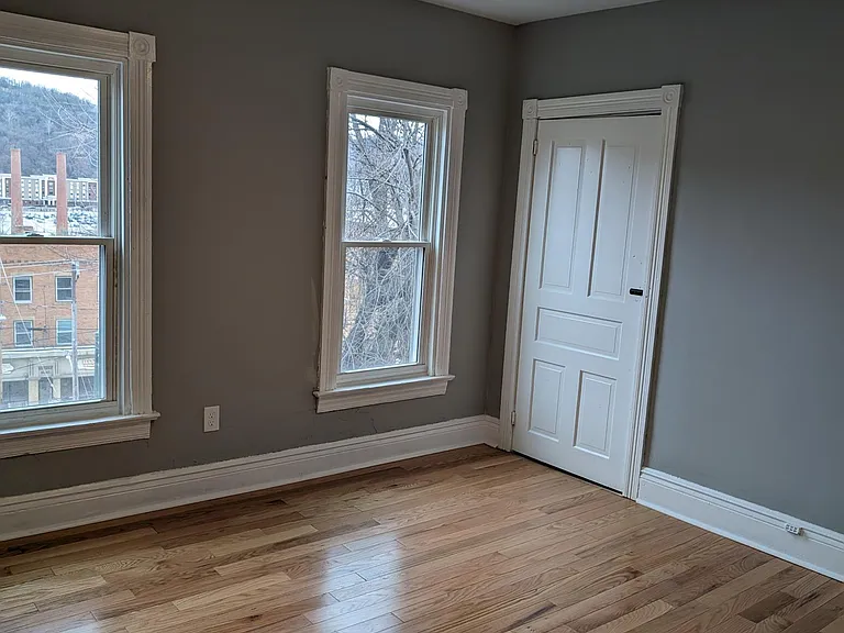 313.5 Walnut St W — Photo 11