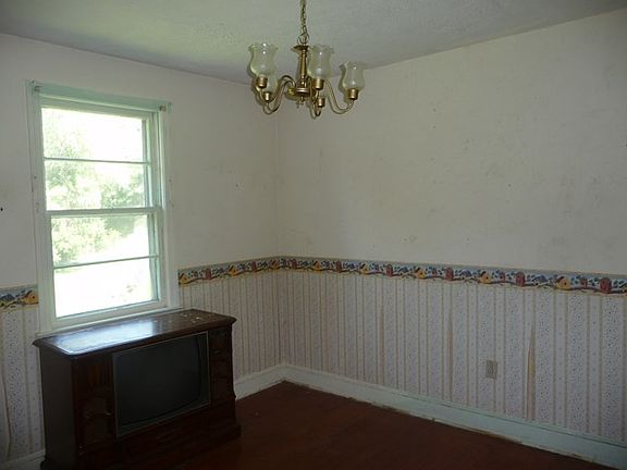 5th image of 220 Grayleaf Cir