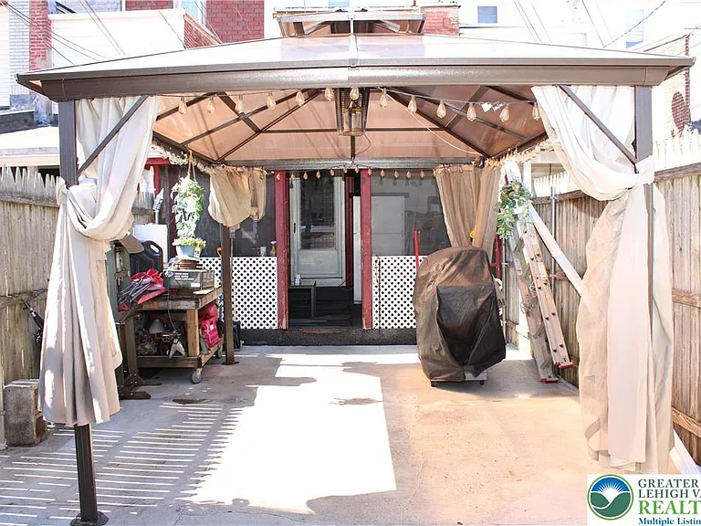 939 N 5th St — Photo 8
