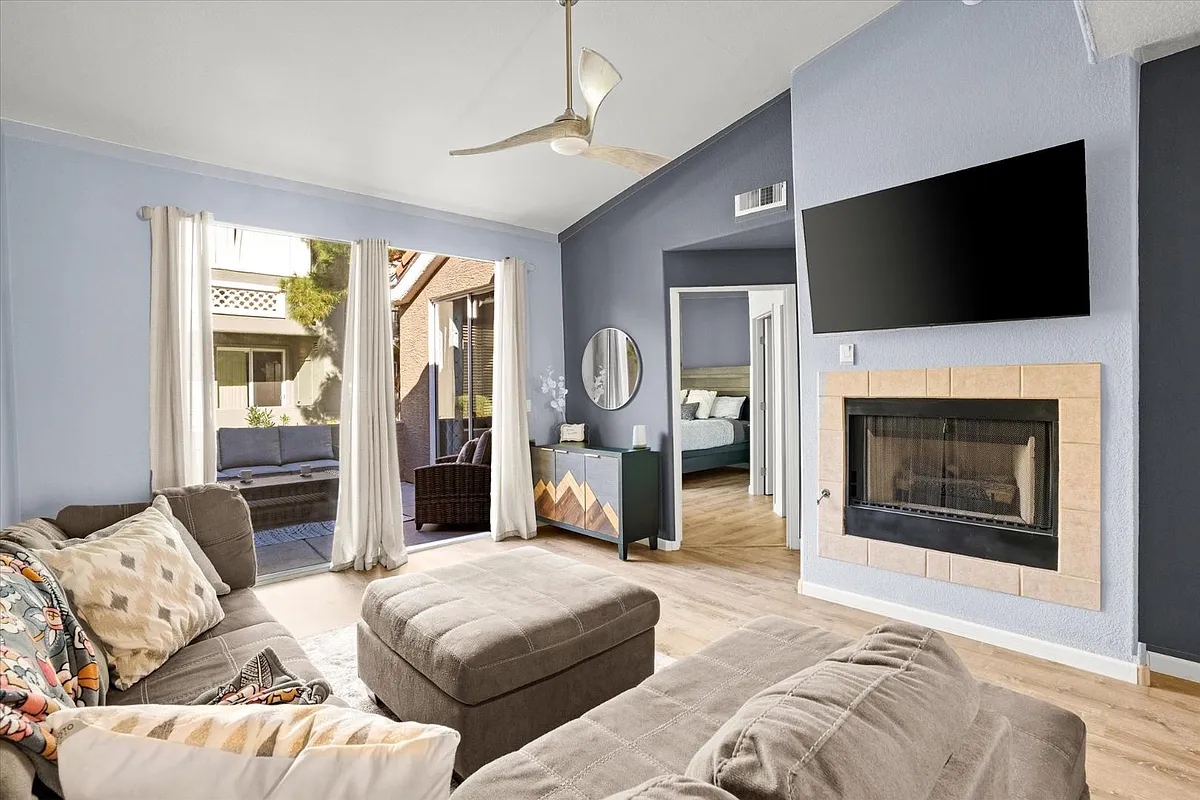 Unit Photo - 2929 W Yorkshire Dr #1055