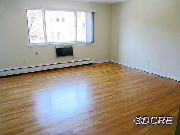 2nd image of 1441 W Howard St APT 514