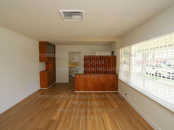 3rd image of 919 W Wilshire Ave