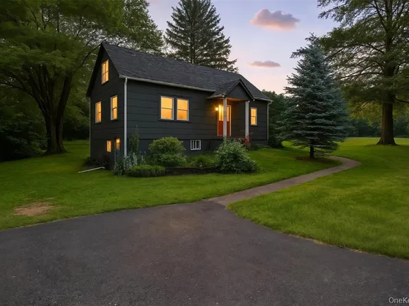 27 Amato Lane, New Paltz, NY 12528