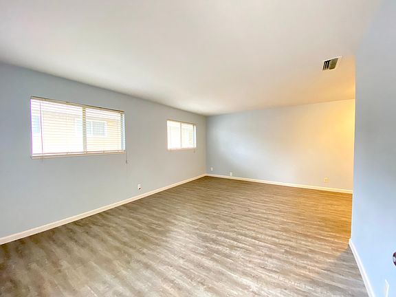 3rd image of 3109 N White Ave