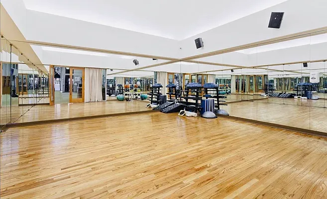 Rented by Level Group | media 9
