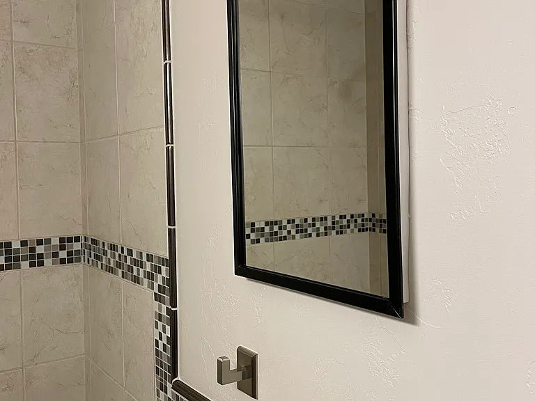 Bathroom medicine cabinet
