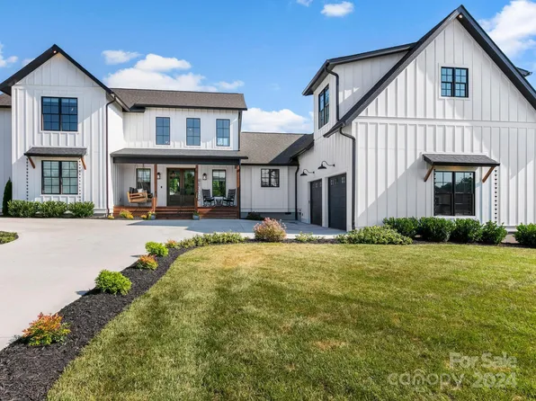 43 Rockbridge Rd, Mills River, NC 28759