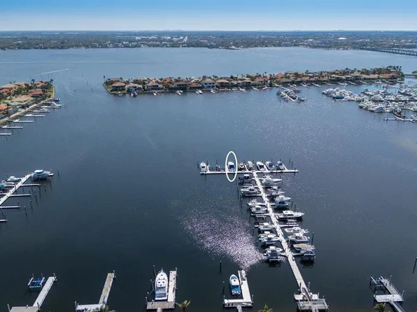 1318 3rd Street Cir E, Palmetto, FL 34221