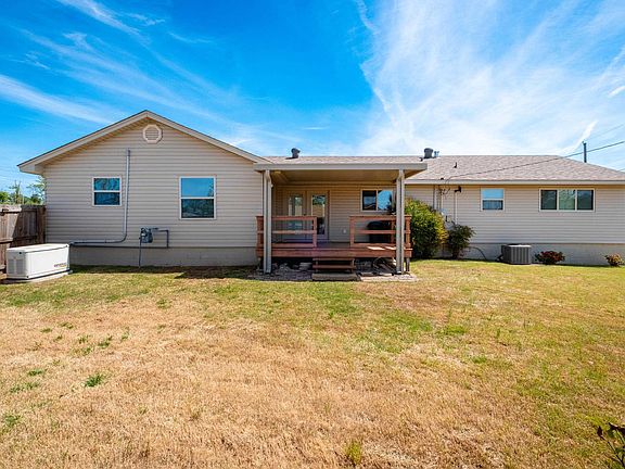 4th image of 28 Walnut Valley Dr